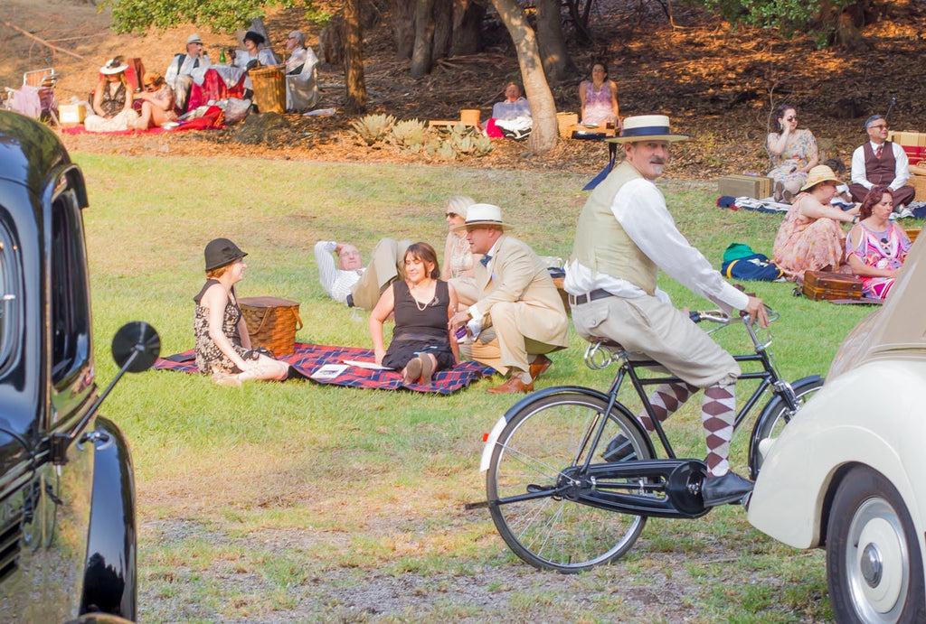 Gatsby Bike Style: A Vintage Picnic