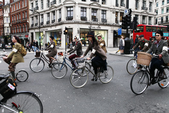 Getting Ready for the London Tweed Run