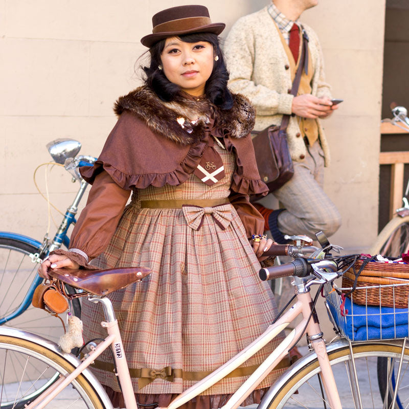 Jill Quindiagan: Tweed Lolita Bike Style
